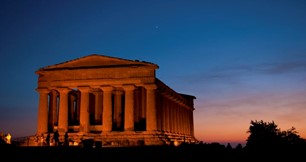 Agrigento-temple-night.jpg